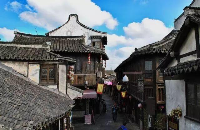 一段干什么事都被钱所羁绊的大学生涯究竟好不好？游戏画面